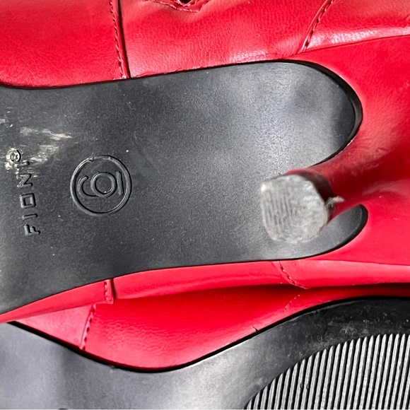 Vintage FIONI Faux Leather Fold Over Pointed Toe Booties—SZ. 6 - Picture 15 of 15